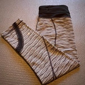 Lululemon run inspire crops. Size 6